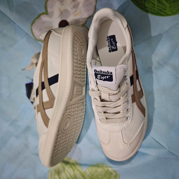 Onitsuka Tiger Cream Casual Sneakers - Picture 5 of 5